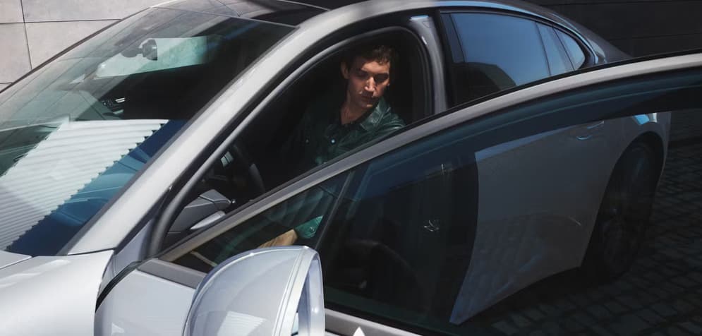 2025 Porsche Panamera Turbo S E-Hybrid Feature Image